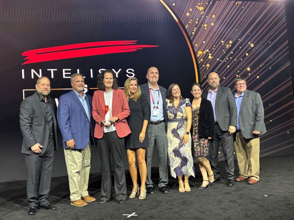 GTT team receiving Intelisys Award 2025